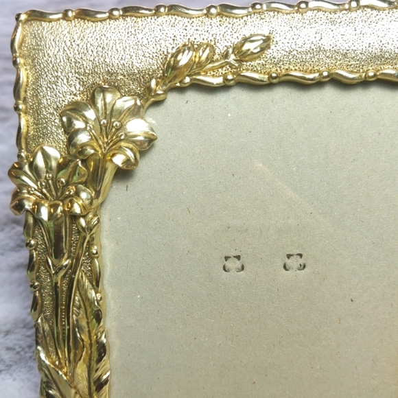 Gold Toned Textured Floral Rectangular Picture Frame - Picture 5 of 13